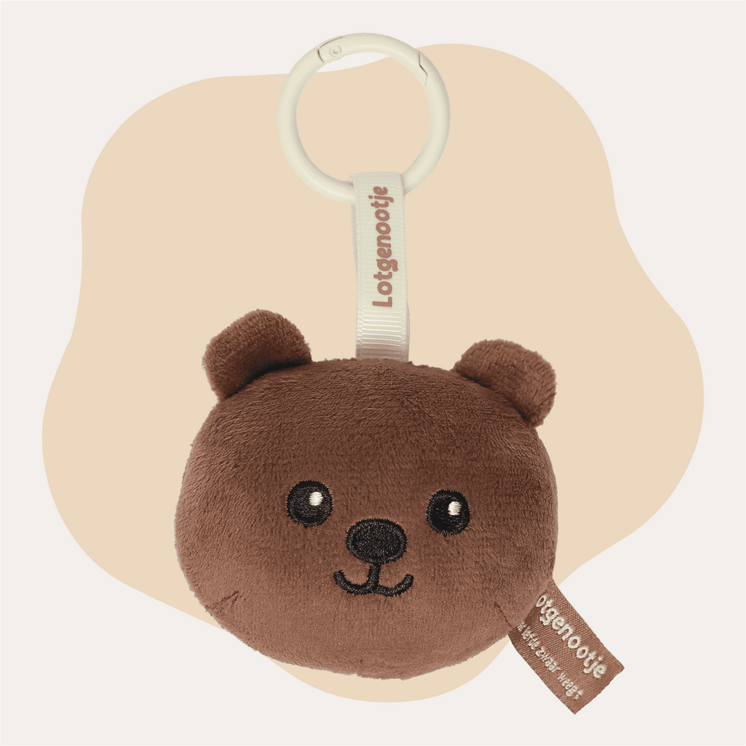 Saws)Cartoon grap beer knuffel sleutelring met een kettingzaag, wortel Saws)Cartoon grap beer knuffel sleutelring met een kettingzaag, wortel